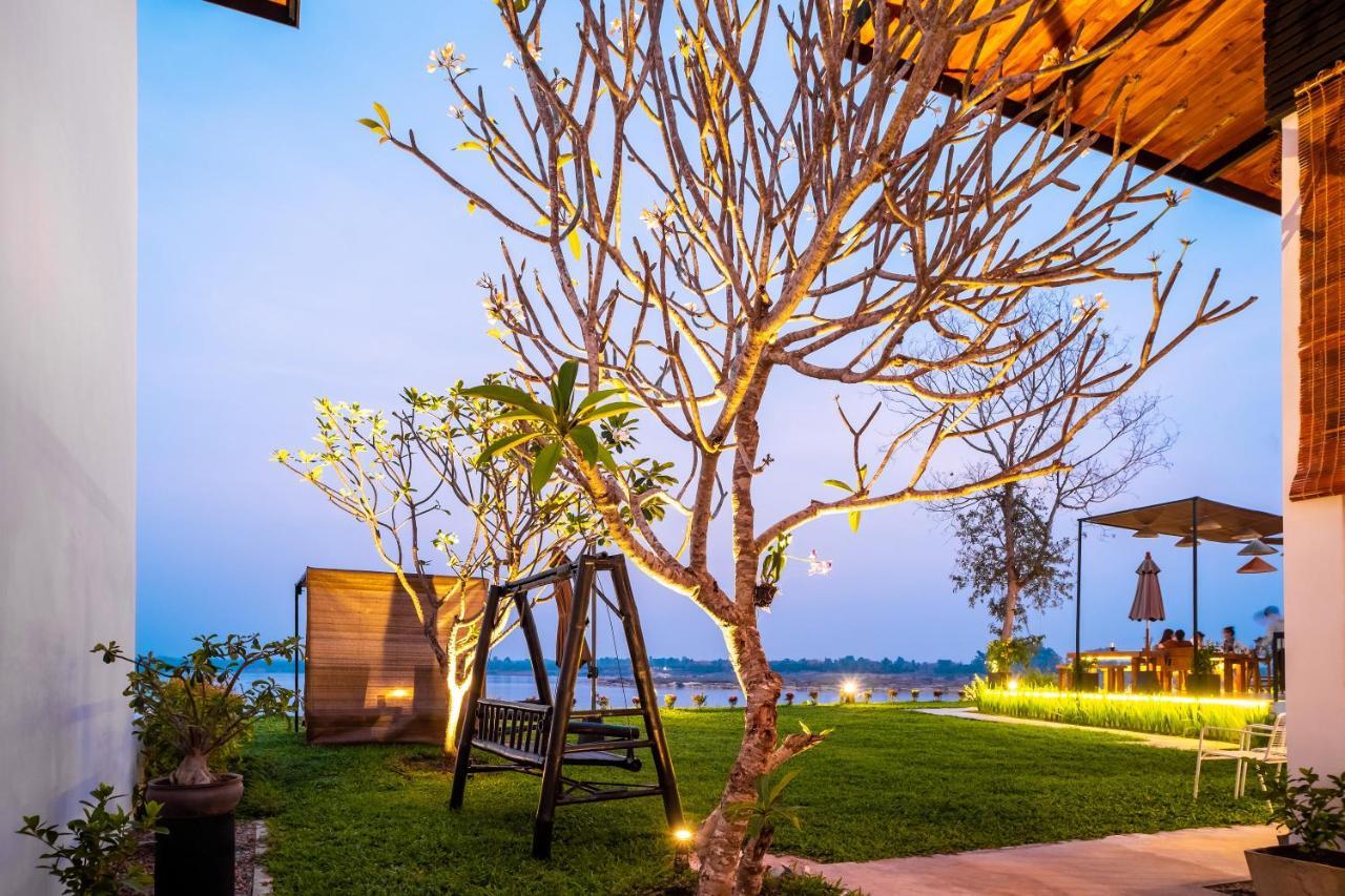 Hotel The Riviera Champasak Exterior foto